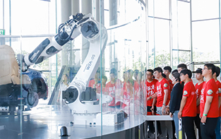 初中毕业学什么好_韩国汽车名企研学游